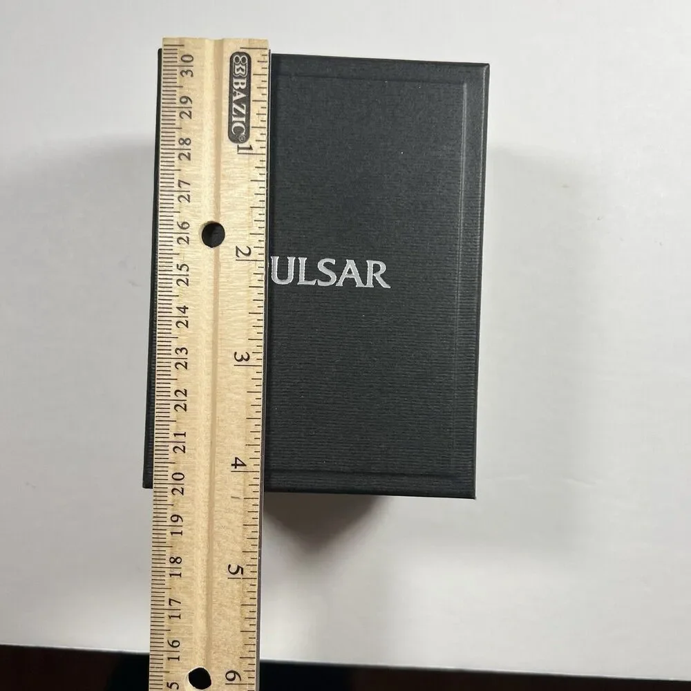 Men's Pulsar rectangular Watch Quartz. Mov't Japan VX32-X154 Gold Black date